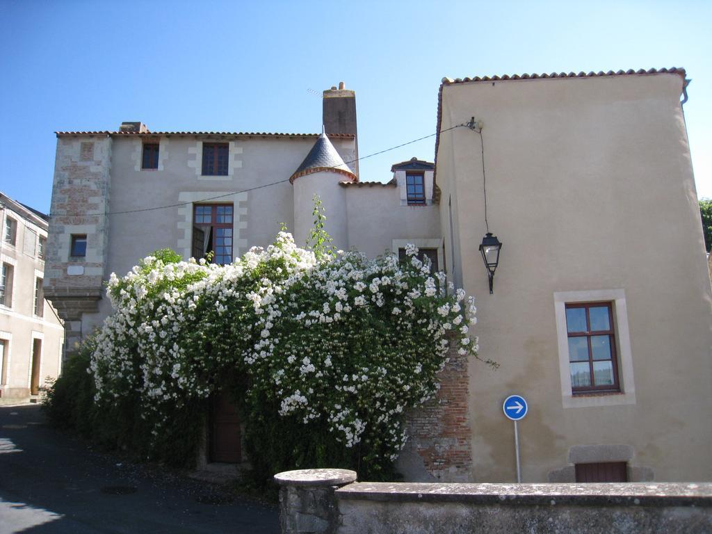 לינה וארוחת בוקר Beaupréau Le Logis Des Tourelles מראה חיצוני תמונה